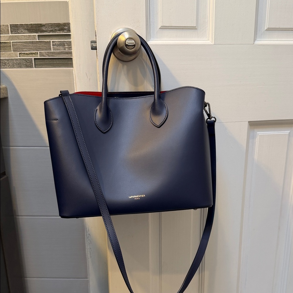 Le Parmienter Paris Blue Jackie Tote. Worn once. Excellent condition. - Picture 2 of 3
